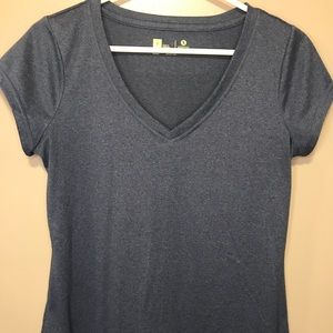 🔴 Xersion women’s V neck T-shirt size small